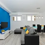 Blue Sun Aurora Apartment