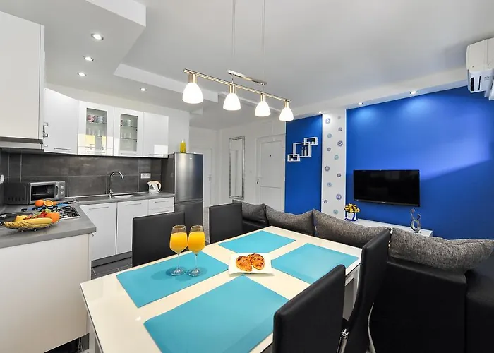 Blue Sun Aurora Apartment